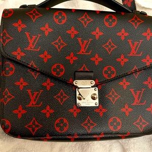 Large limited edition monogram LV bag with straps. The leather is a yes